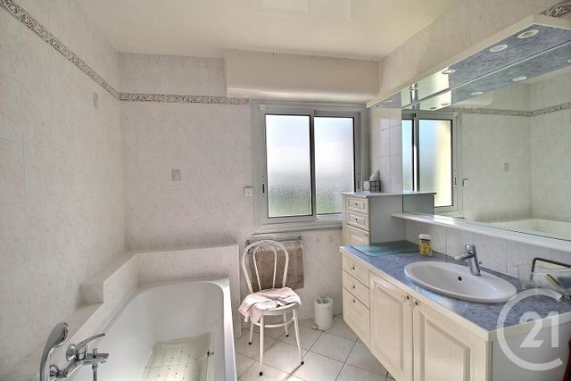 Afficher la photo en grand maison à vendre - 7 pièces - 246.04 m2 - BEAUCE LA ROMAINE - 41 - CENTRE - Century 21 Girault Immobilier